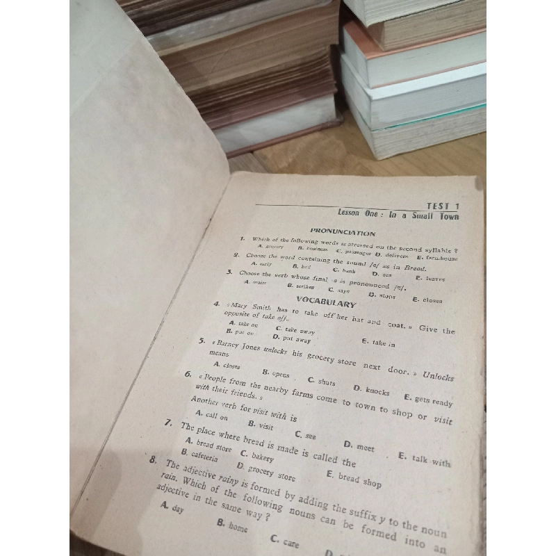 Trắc nghiệm anh văn (objective english tests) - Vũ Văn Thảo, Lê Thế Thụ, Khải Chính, Lê Văn Ruệ 781021