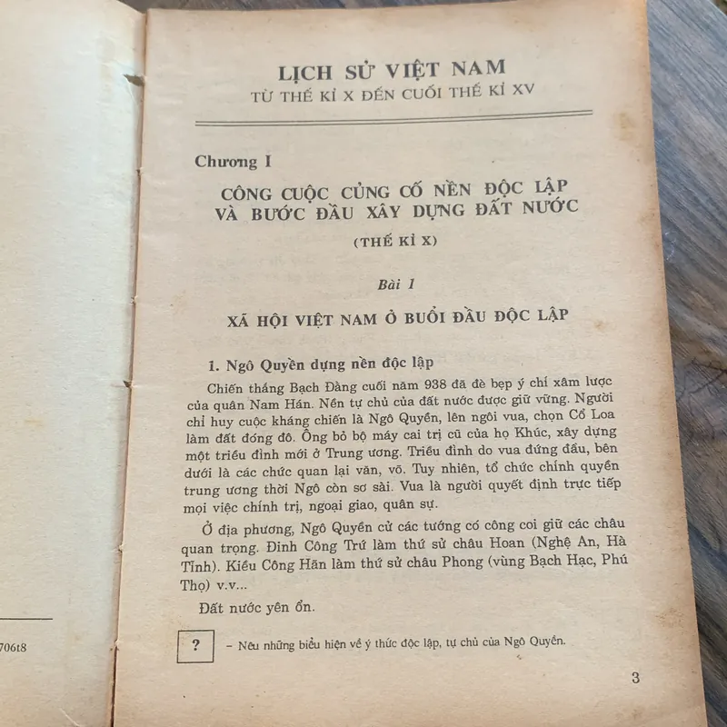 Sách giáo khoa Lịch sử 7, in năm 1998 706709