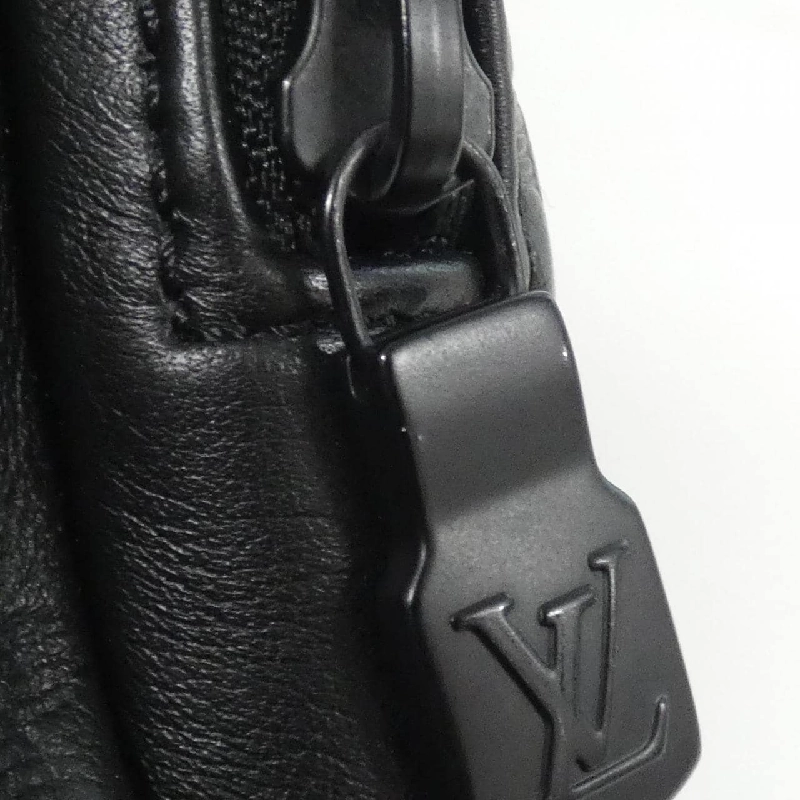 Túi đeo chéo Louis Vuitton Monogram Shadow Racer M46107 610997