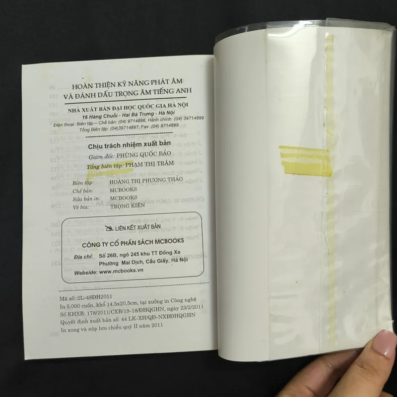 Hoàn thiện kỹ năng phát âm & đánh dấu trọng âm tiếng Anh (Tặng kèm CD) - The Windy 547941