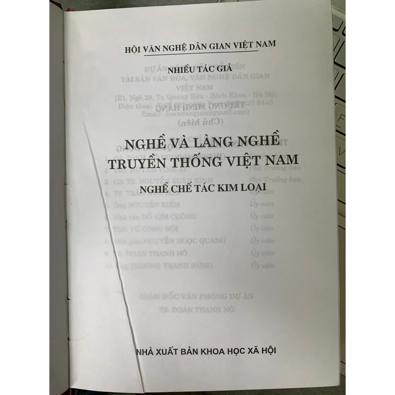 NGHỀ VÀ LÀNG NGHỀ TRUYỀN THỐNG VIỆT NAM: NGHỀ CHẾ TÁC KIM LOẠI - NHIỀU TÁC GIẢ 546676