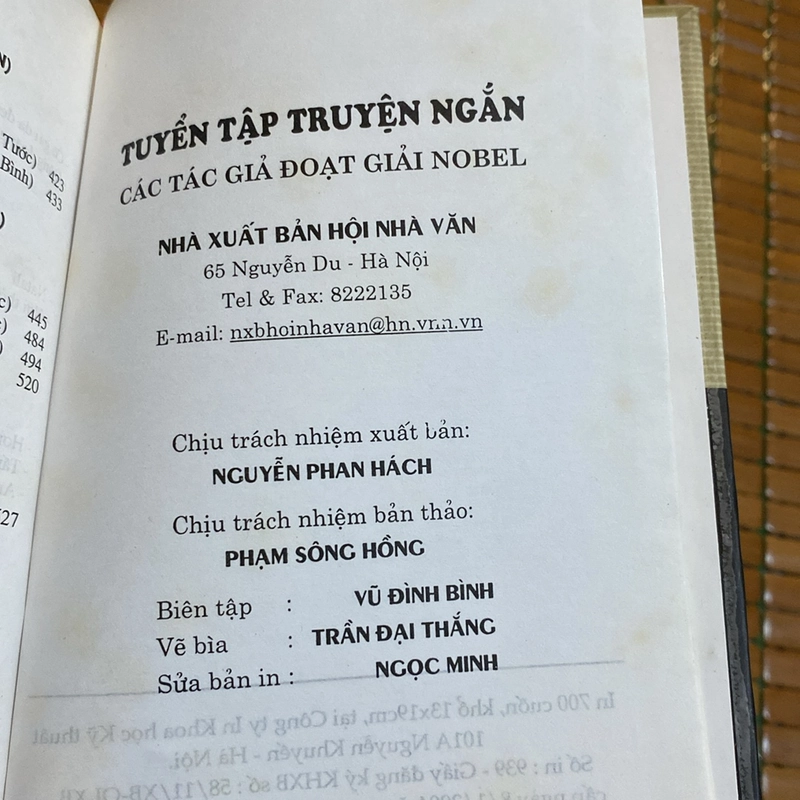 TUYỂN TẬP TRUYỆN NGẮN CÁC TÁC GIẢ ĐOẠT GIẢI NOBEL, BẢN BÌA CỨNG (XB 2004) 505579