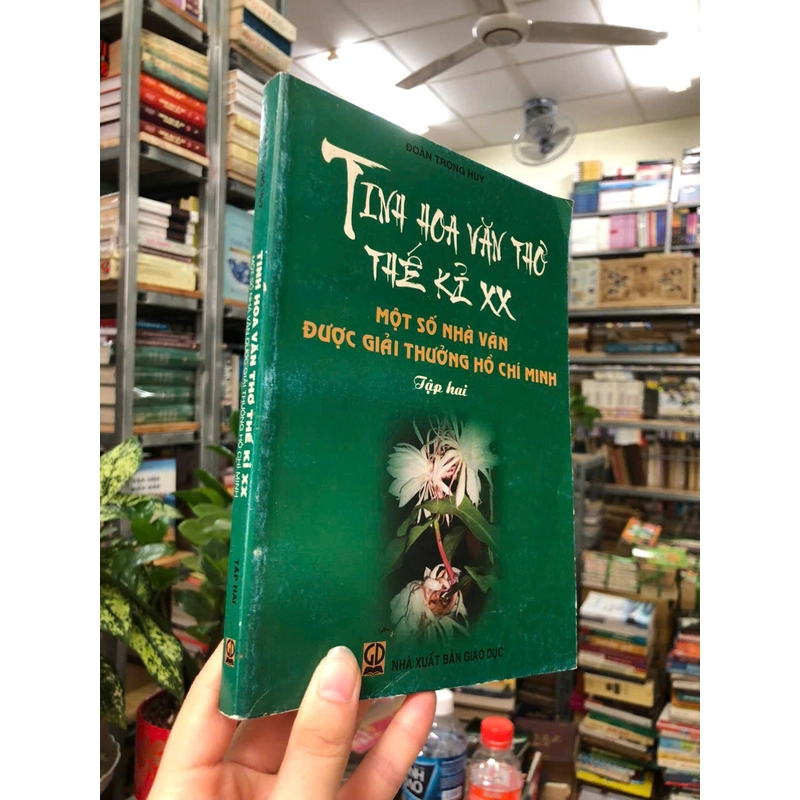 TINH HOA VĂN THƠ THẾ KỈ XX MỘT SỐ NHÀ VĂN ĐƯỢC GIẢI THƯỞNG HỒ CHÍ MINH - Đoàn Trọng Huy 443798