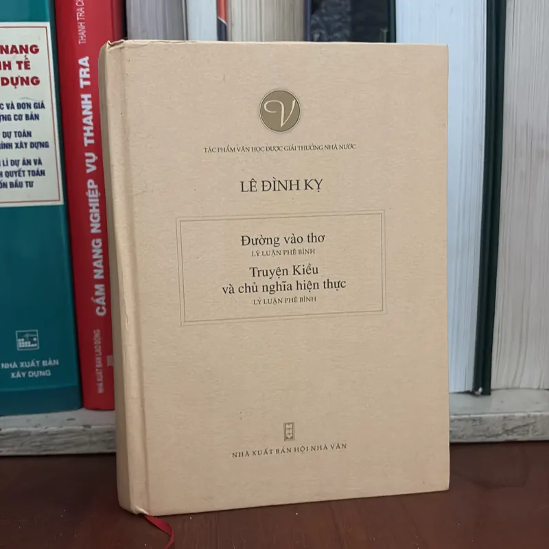 II Văn Học: Đường Vào Thơ _ Truyện Kiều Và Chủ Nghĩa Hiện Thực - Lê Đình Kỵ - 2015 709008
