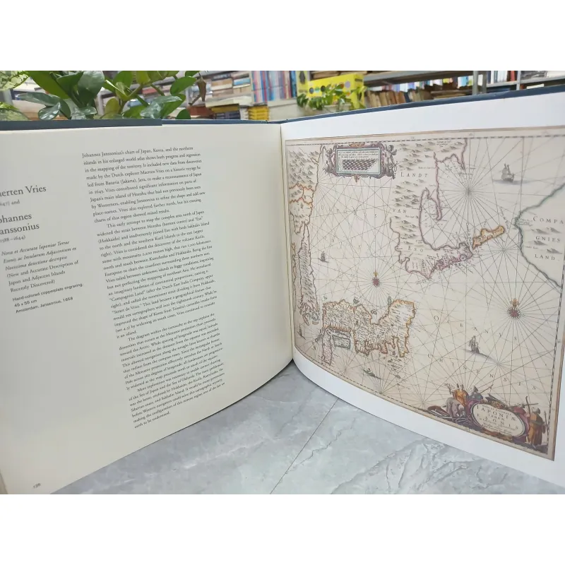 MAPPING THE SILK ROAD AND BEYOND 558154