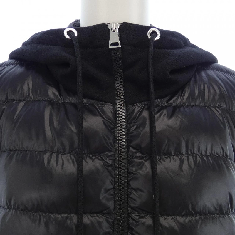 Moncler MONCLER 10938G00028 Áo khoác lông 628879