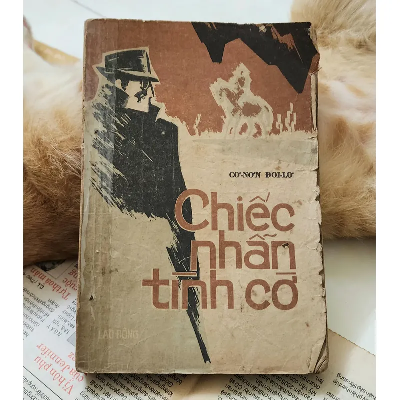 Tiểu thuyết trinh thám cổ điển của Arthur Conan Doyle: CHIẾC NHẪN TÌNH CỜ 703961