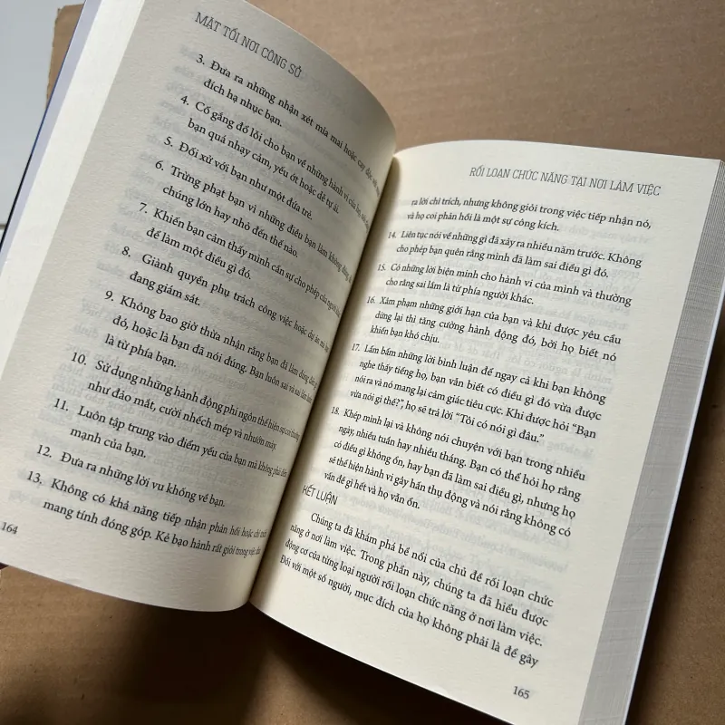 Mặt tối nơi công sở 789194