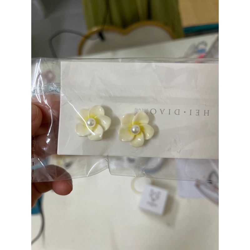 Bộ chăm sóc móng và bông tai new chưa dùng pass rẻ 550574