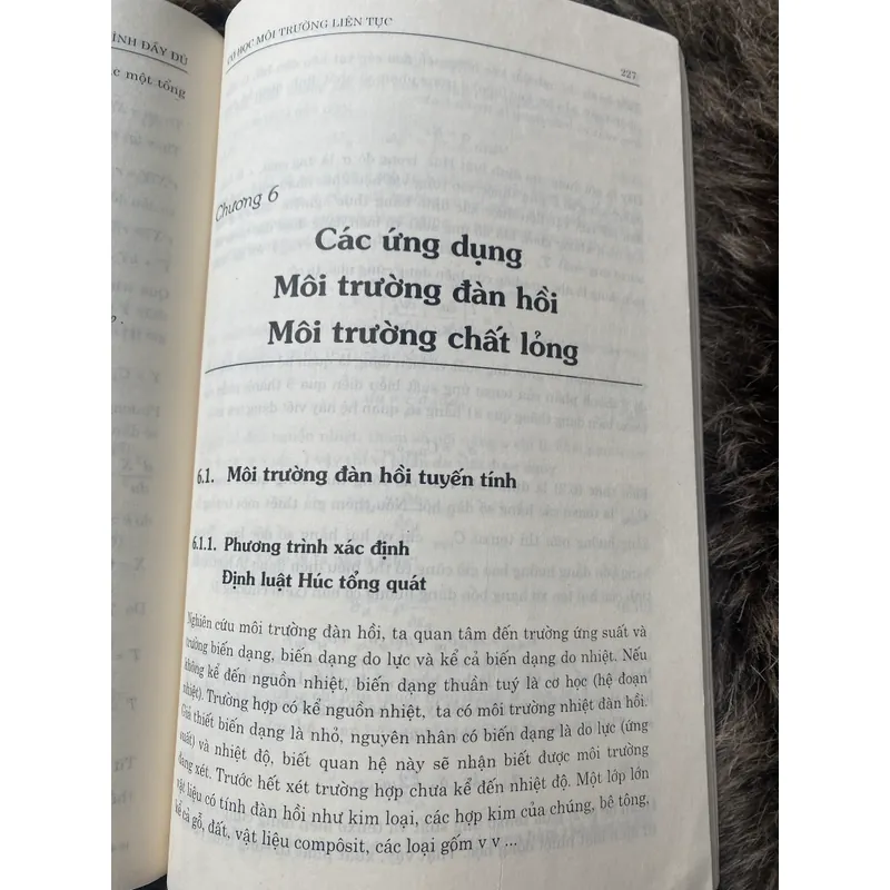 Cơ học trong môi trường liên tục (Phan Nguyên Di) 689009