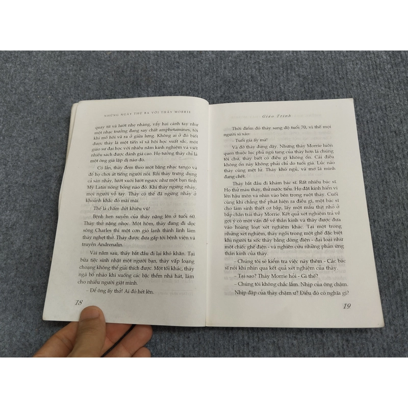 NHỮNG NGÀY THỨ BA VỚI THÀY MORRIE 478688