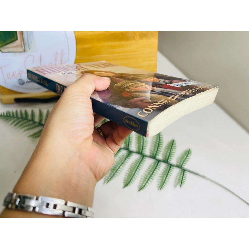 [Sách 2hand từ US] Like new 90% - The Hungry Year – Connie Brummel Crook 472940