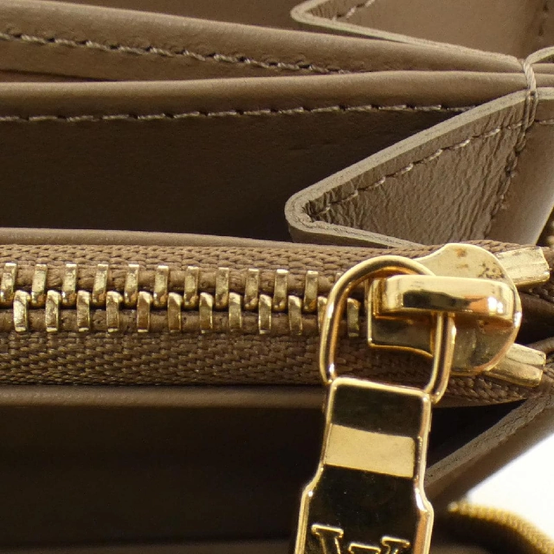 Ví Zippy Coussin Louis Vuitton M81511 623719