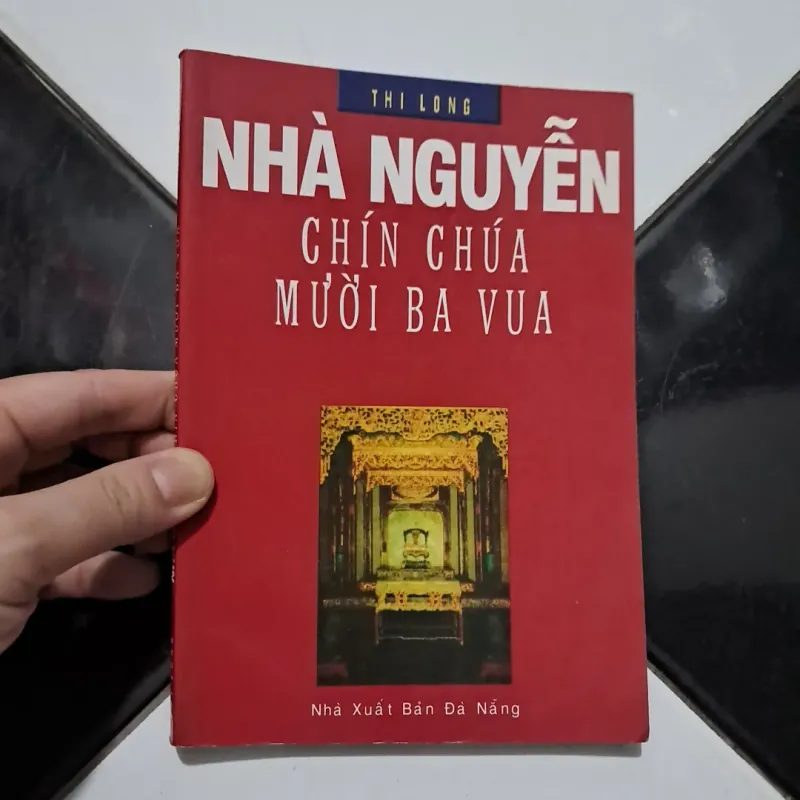 Nhà Nguyễn chín chúa mười ba vua 1022929