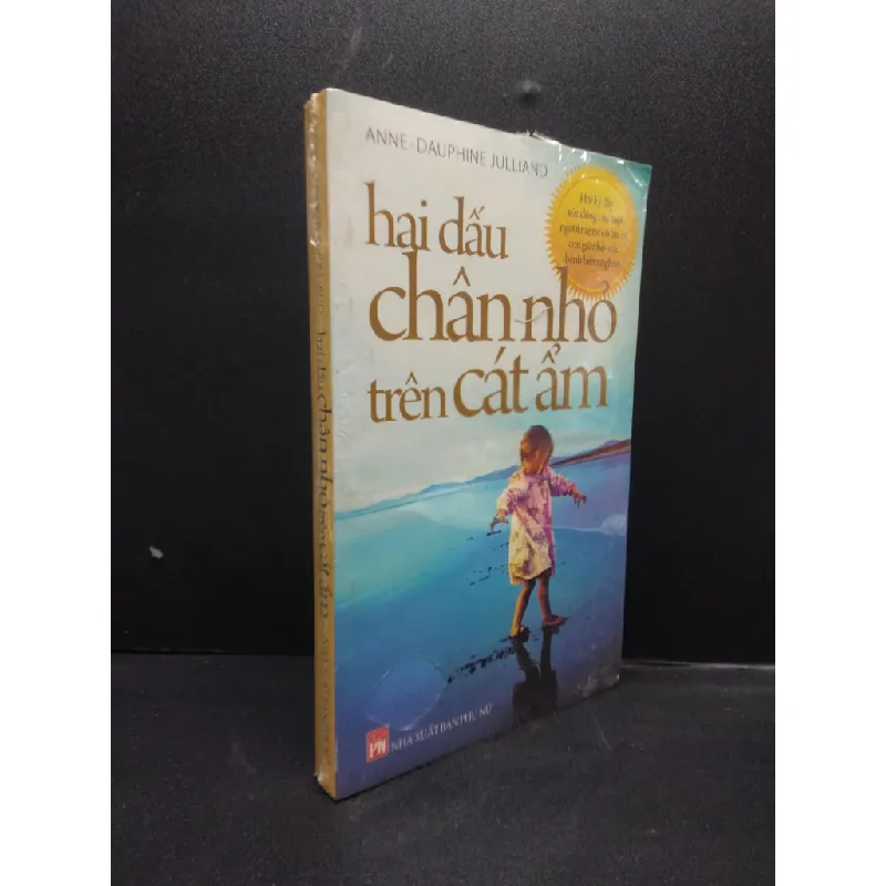 [Sách Cũ SCGR] Hai dấu chân nhỏ trên cát ẩm mới 70% ố vàng HCM2602 682046