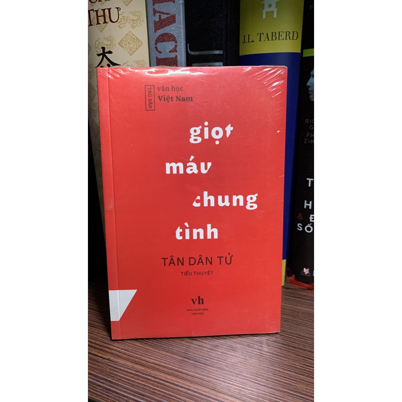 Sách văn học :Giọt Máu Chung (Tình mới 90%) 149707