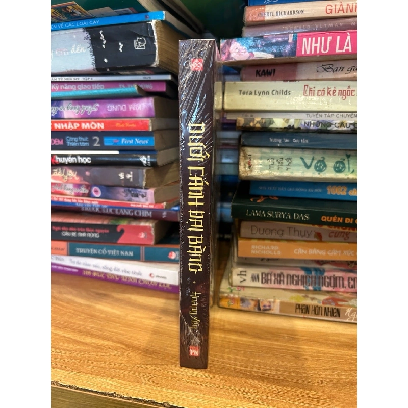 Dưới cánh đại bàng -Hoàng Yến 786294