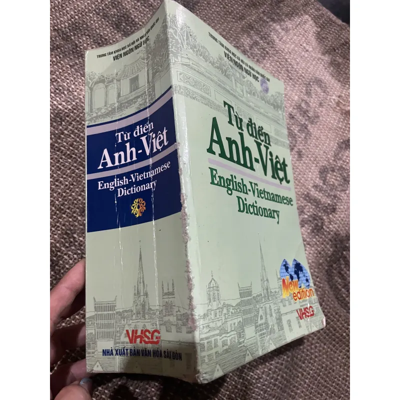 Từ điển Anh Việt ; 2110 trang bìa mềm ; khổ lớn  1030110