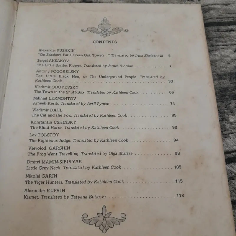 Cổ tích tiếng Anh. On Seashore Far A Green Oak Towers. A book of Tales 730858