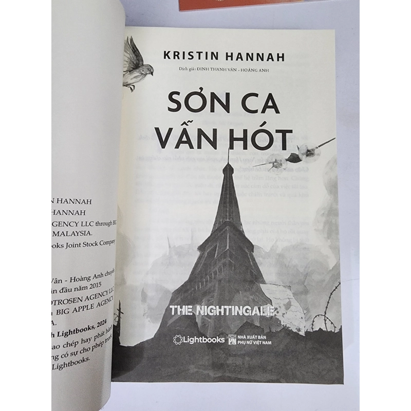 Sách Sơn ca vẫn hót của Kristin Hannah bìa mềm mới 99% 506752