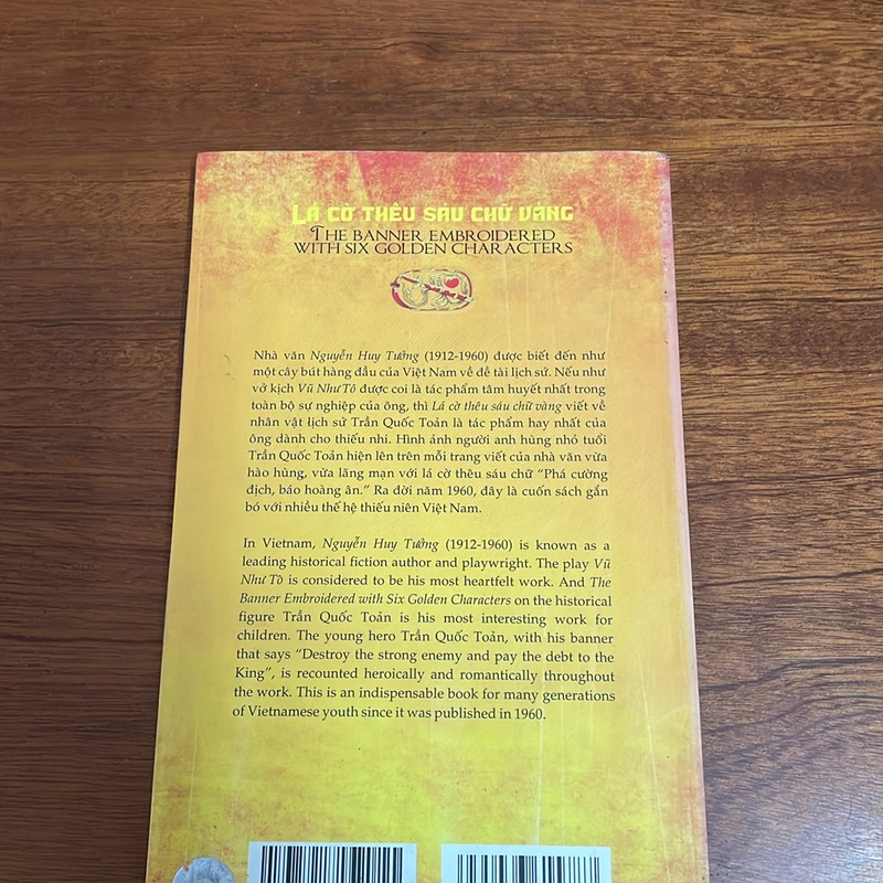 II Sách Lịch Sử: Lá Cờ Thêu Sáu Chữ Vàng (Song Ngữ Anh Việt) - Nguyễn Huy Tưởng - 2009 496191