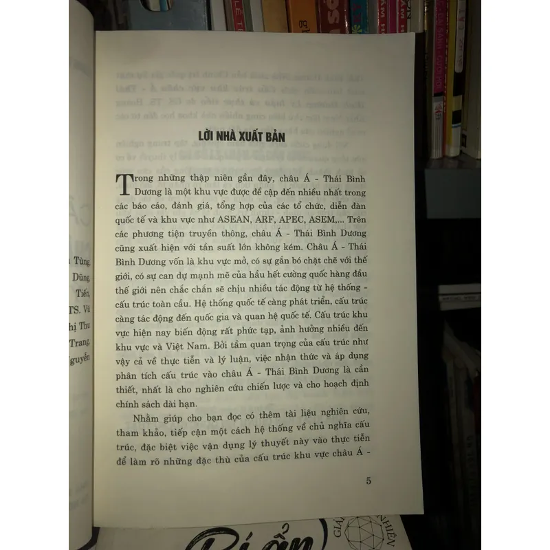 Cấu trúc khu vực châu Á - Thái Bình Dương lý luận và thực tiễn - Hoàng Khắc Nam 697276