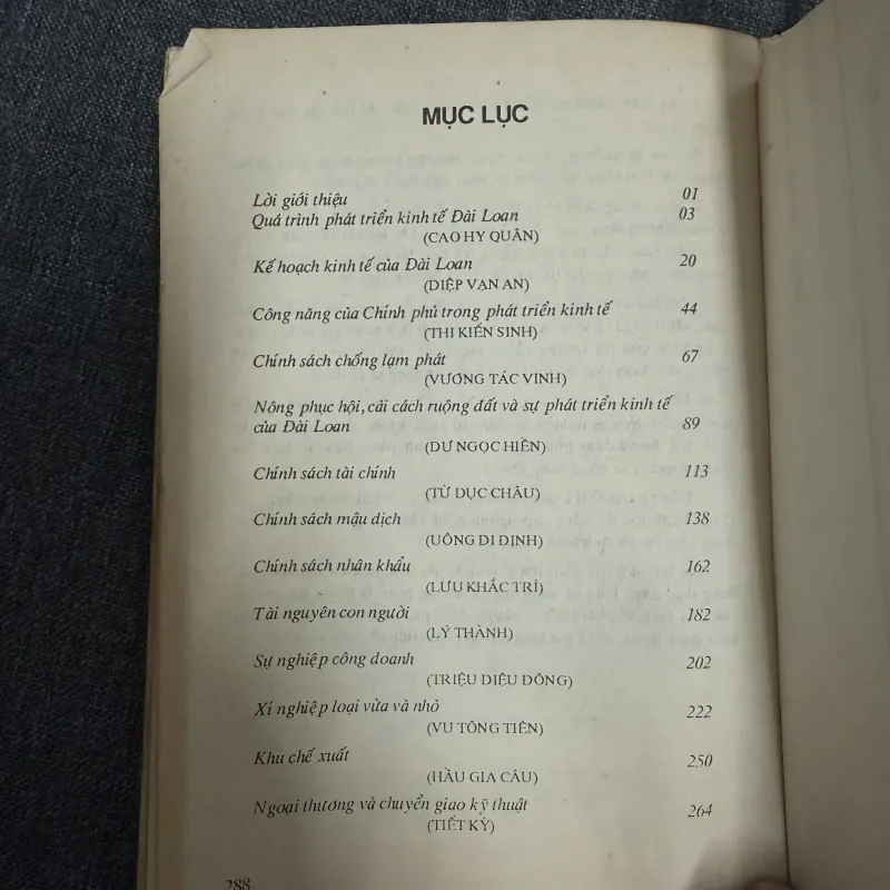 Bốn mươi năm kinh nghiệm Đài Loan - Cao Hy Quân & Lý Thành chủ biên 799032