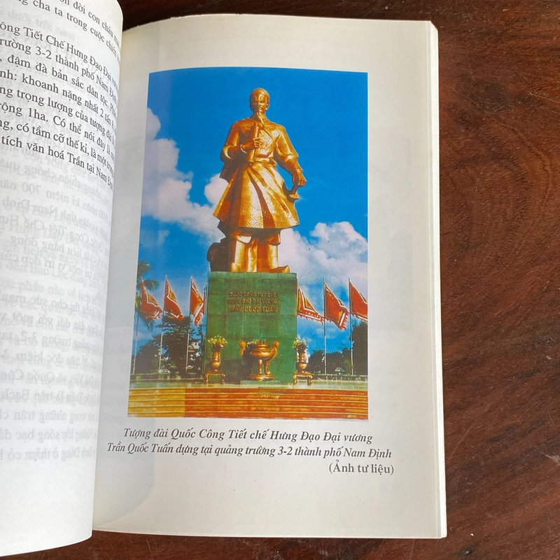 DI TÍCH LỊCH SỬ - VĂN HÓA ĐỀN TRẦN - CHÙA THÁP TỈNH NAM ĐỊNH (XB 2009) 502273