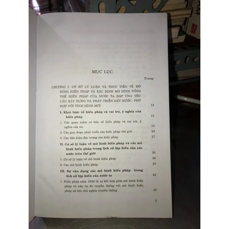 Một số vấn đề lý luận và thực tiễn về việc xây dựng và ban hành hiến pháp  728794