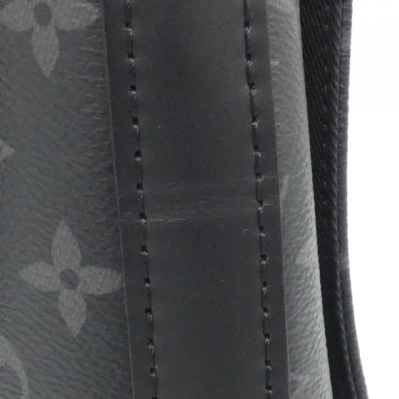 Túi đeo vai Louis Vuitton Monogram Eclipse District PM M45272 - Hàng hiệu Chính hãng 776589