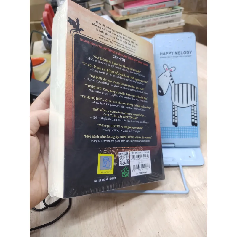 Sách: Lửa thép - TG: Rebecca Yarros - Sách nguyên seal 926992