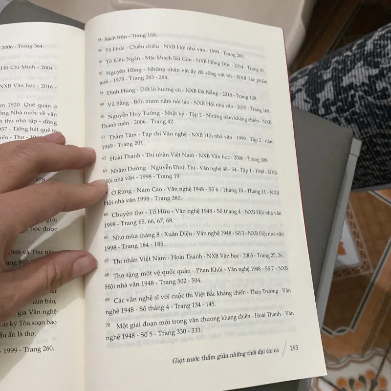 Giọt nước thầm giữa những thời đại thi ca 784535