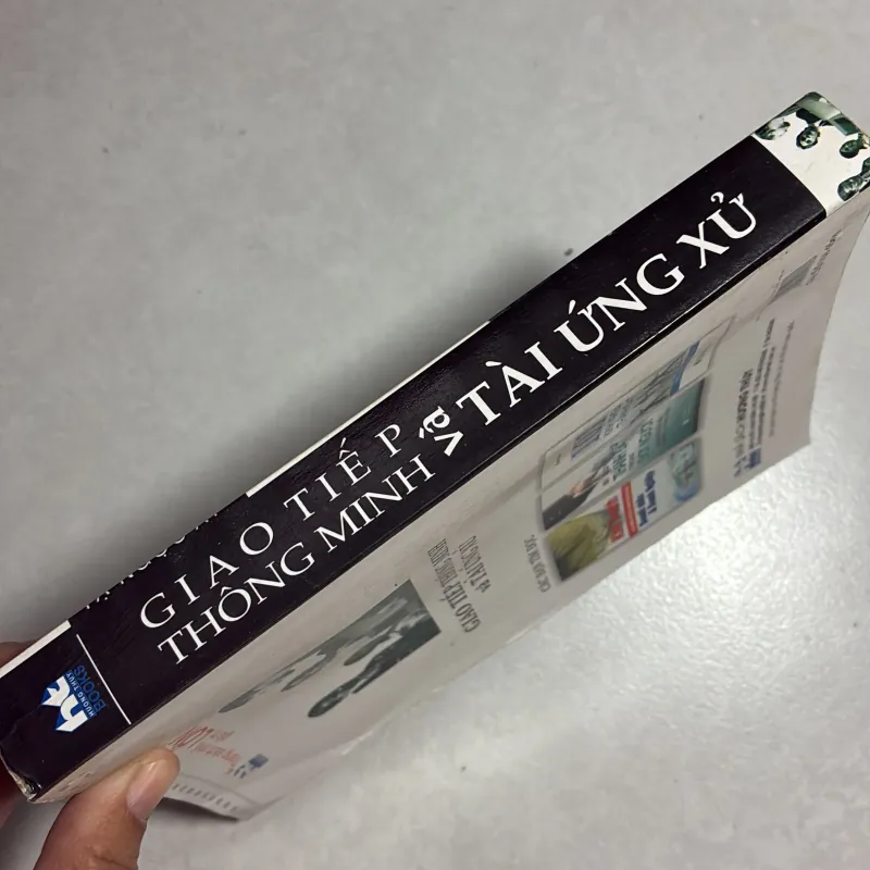 Giao tiếp thông minh và tài ứng xử - Tạ Ngọc Ái 783174