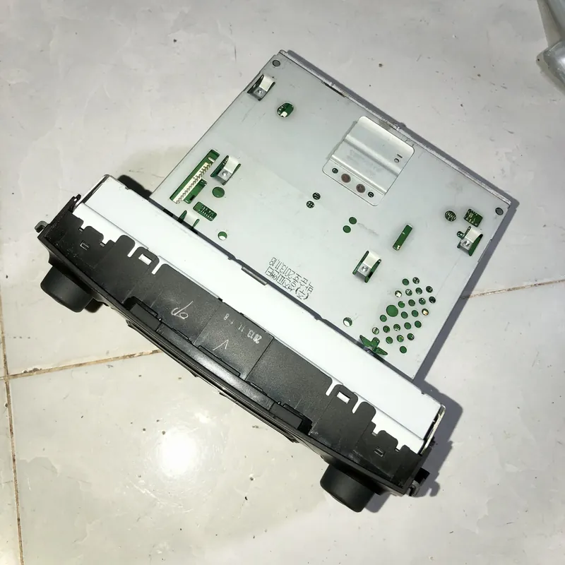 Đầu phát âm thanh Nhật (radio/đầu CD) nguyên bản. Dành cho xe hơi 570994