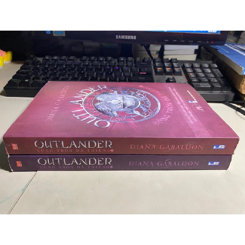 Outlander - Vòng Tròn Đá Thiêng - bộ 2 tập-Tác giả Diana Gabaldon-Tiểu thuyết 417787