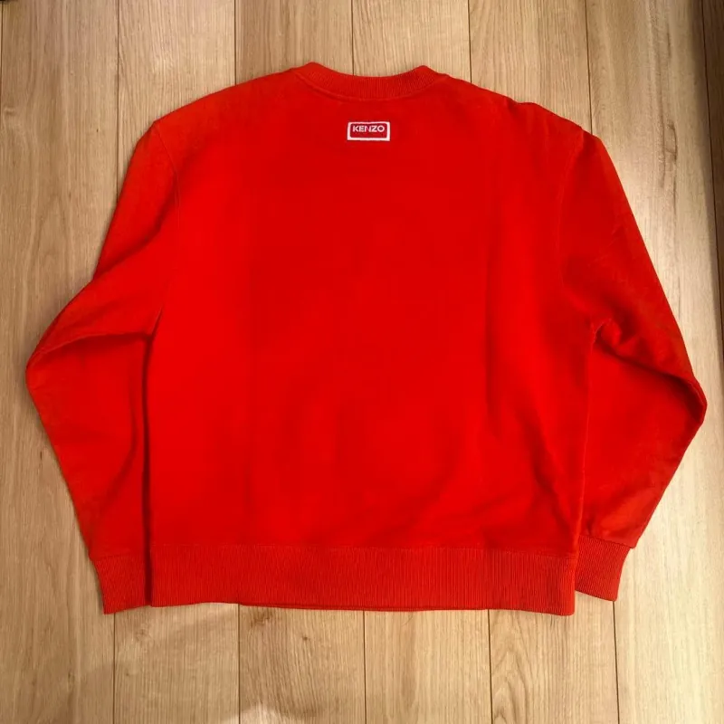 Áo sweater Kenzo thêu đầu hổ logo chữ lớn màu cam đỏ 757811