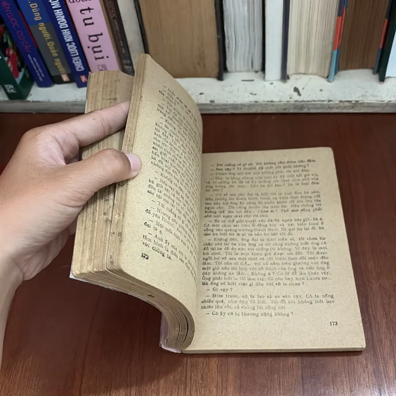 II Sách Xưa, Tiểu Thuyết Trinh Thám: Con Kỳ Nhông - MORRIS WEST - 1988 590495