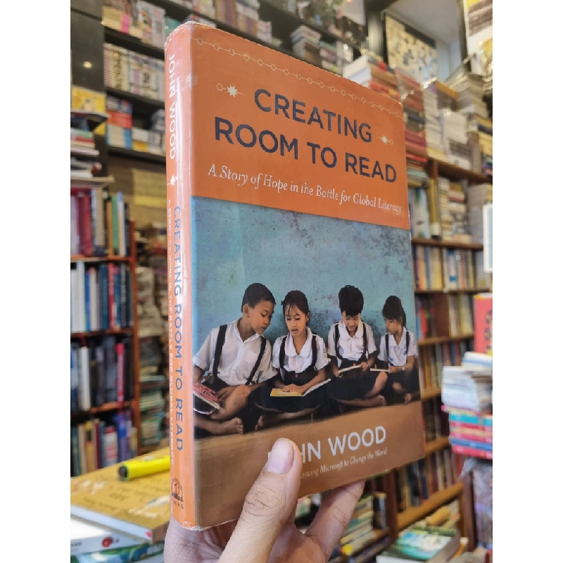 Creating Room To Read : A Story of Hope in the Battle for Global Literacy - John Wood 377085