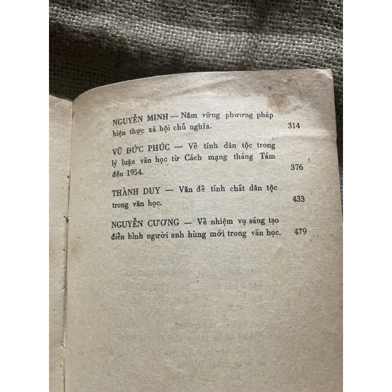 Mấy vấn đề lý luận văn học - 1976  711868