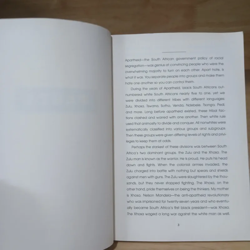 It's Trevor Noah: Born a Crime: Stories from a South African Childhood 928341