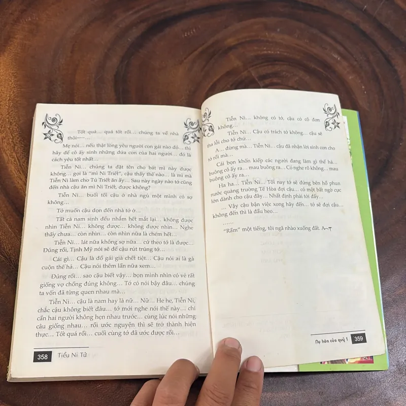 II Văn Học: Nụ Hôn Của Quỷ (Tập 1) - Tiểu Ni Tử - 2011 1008462