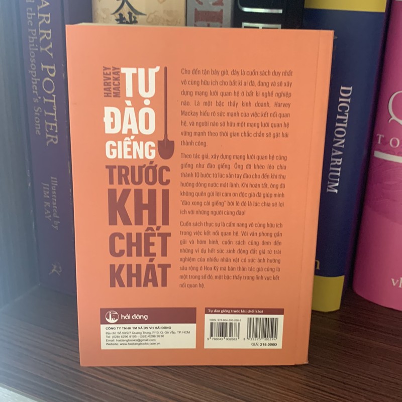 Sách kỹ năng sống :Tự Đào Giếng Trước Khi Chết Khát- mới 95% 149325