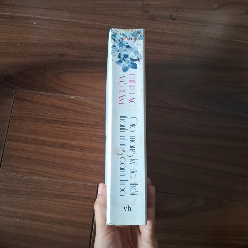 Gió mag kí ức thổi thành những cánh hoa 510009