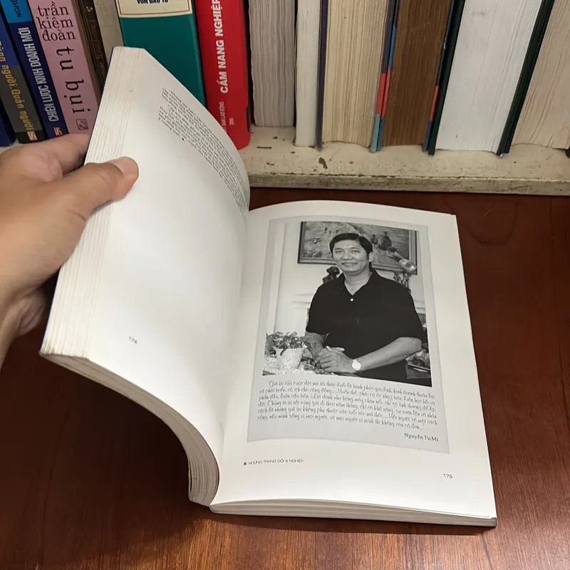 II Tựa sách: Những Trang Đời Và Nghiệp _ 81 Doanh Nhân Tiêu Biểu 2005 - 2006 607586