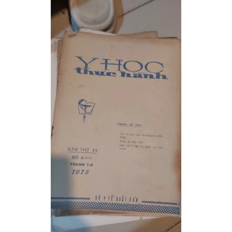 Tạp chí về y dược 493837