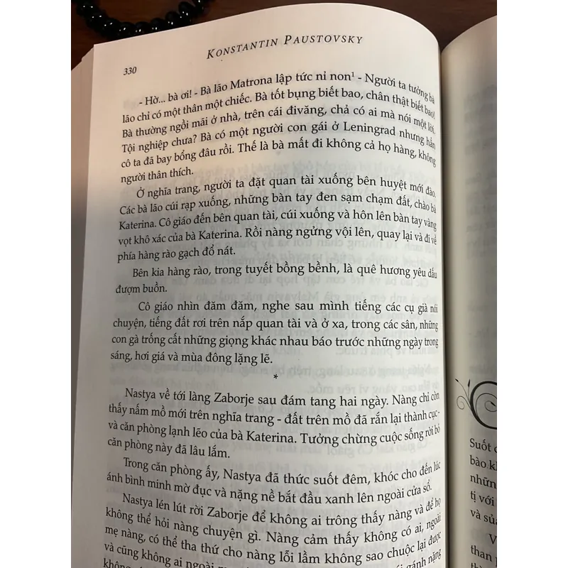 [TRUYỆN NGẮN] Bông hồng vàng & Bình minh mưa - K.G.Paustovsky 695913