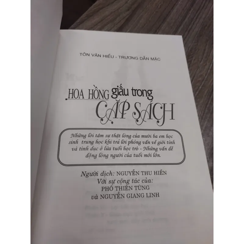 Sách: Hoa hồng giấu trong cắp sách (B1) Tác giả: Tôn Vân Hiểu - Trương Dẫn Mặc 696803