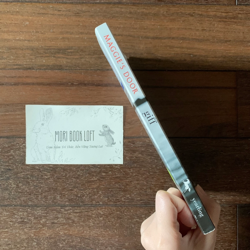 Sách ngoại văn Maggie's Door, Used, trình độ B1 538198