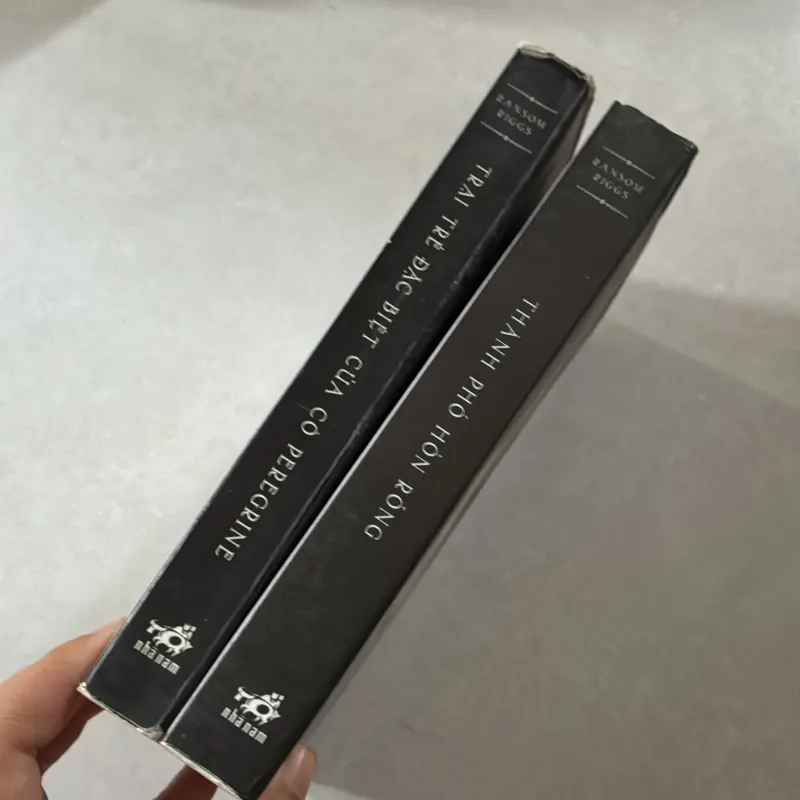 Thành phố hồn rỗng/ trẻ đặc biệt của cô Peregrine - Ransom Riggs 747890