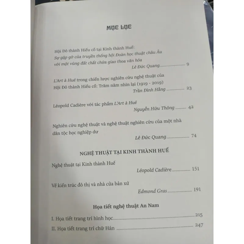 NGHỆ THUẬT VÀ NGHỆ NHÂN VÙNG KINH THÀNH HUẾ - LÊ ĐỨC QUANG 936885